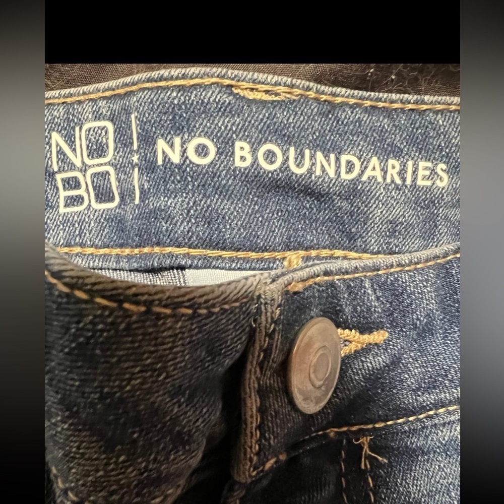 Ladies jeans size 7 No Boundaries NWOT